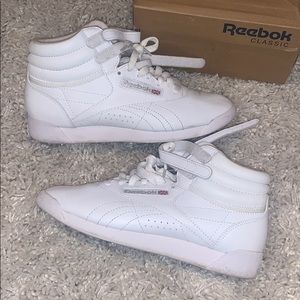 Reebok classic sneakers size 7